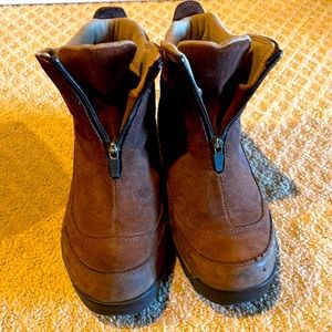 SOREL WOMENS THINSULATE CHOCOLATE SUEDE SHORT WINTER BOOTS 7.5 Waterproof